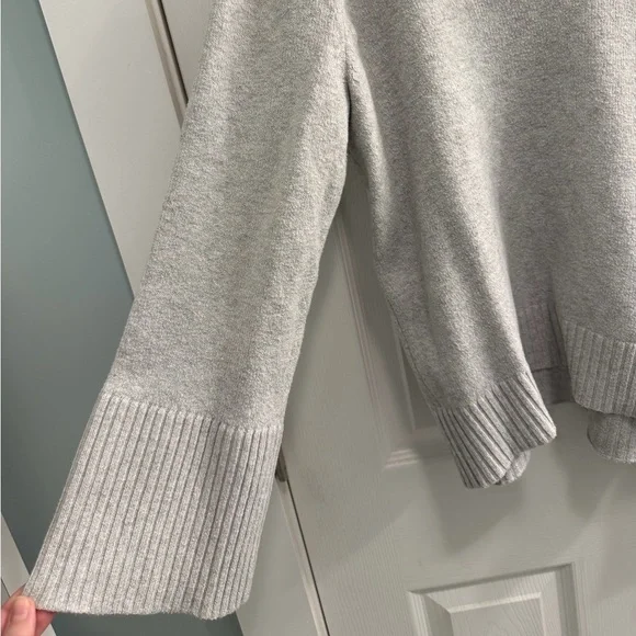 LOFT Light Gray V-Neck Sweater - Picture 4 of 5